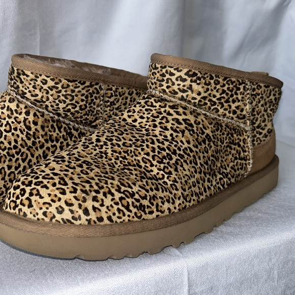 EUC UGG Ultra Mini Speckles Bootie Leather suede heel counter up-cycled wool 11 - Picture 2 of 9
